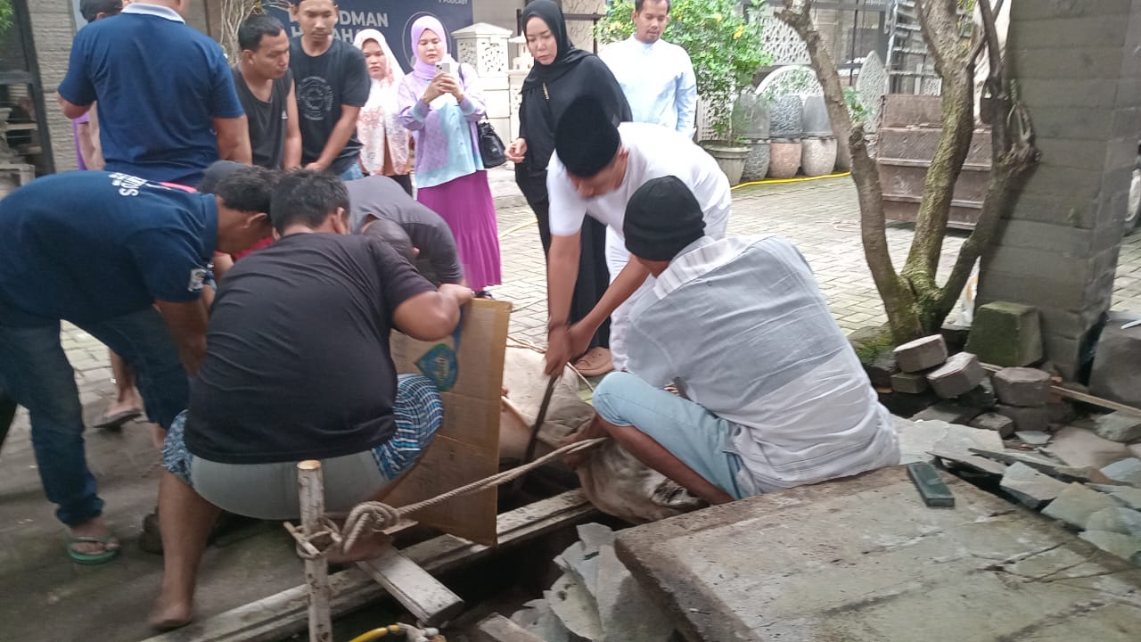 Rahudman Harahap Dan Keluarga Berkurban 2 Lembu, 2 Kambing Di Hari Raya Idul Adha