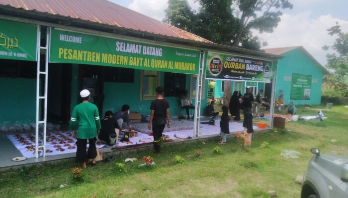 Qurban Bareng Pesantren BQM Dan Sedekah Bareng Sembelih Hewan Kurban