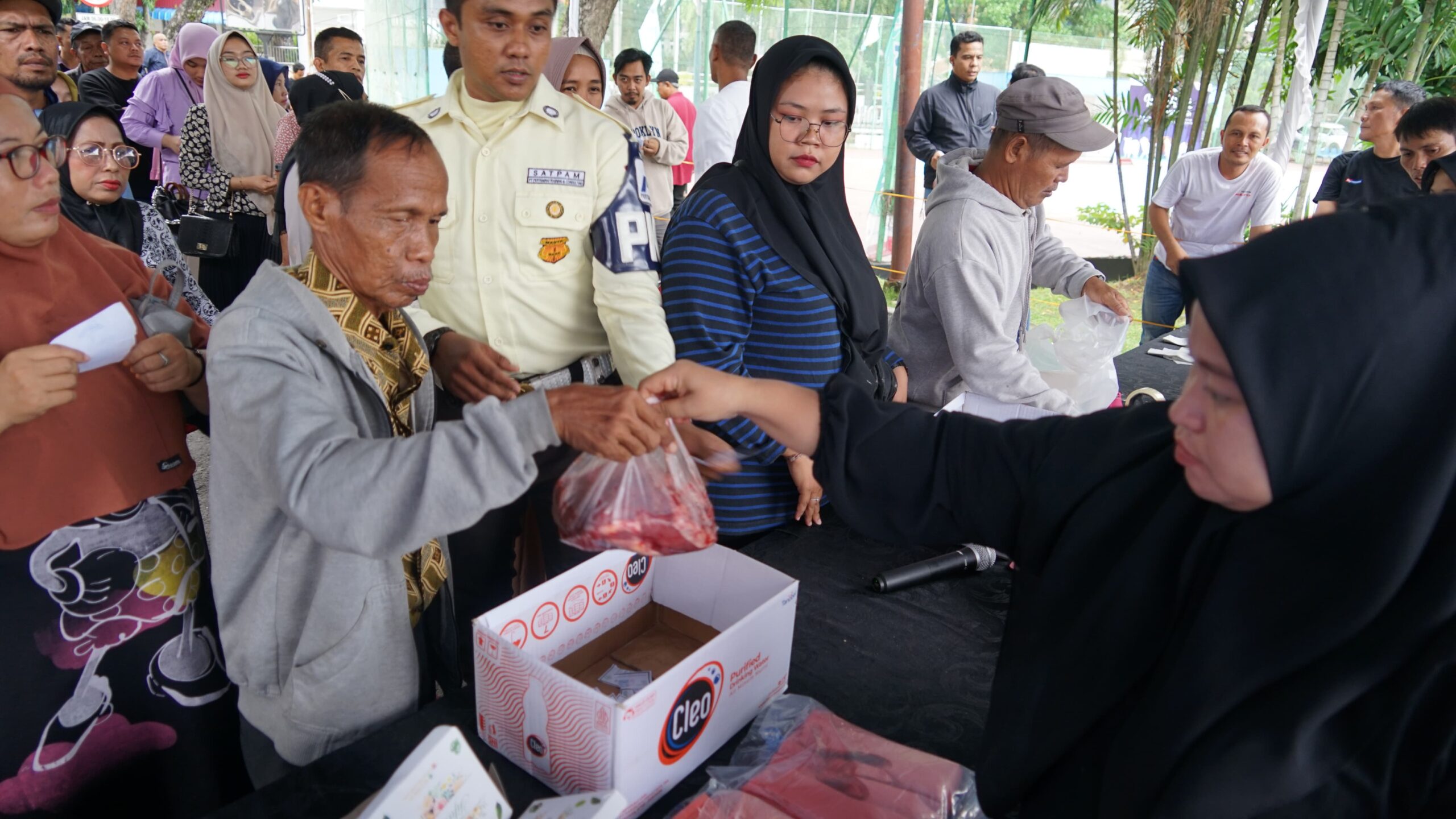 Pertamina Patra Niaga Regional Sumbagut Salurkan 127 Hewan Kurban