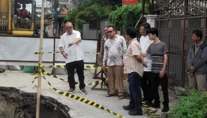 Tinjau Jalan Sampali Longsor, Rudy Hermanto: Jangan Sampai Warga Jadi Korban Proyek