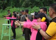 Semarak HUT Ke-78, Bhayangkari Ikuti Latihan Menembak