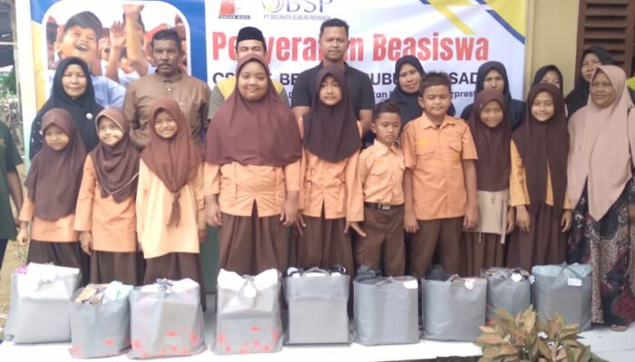 PT BSP Salurkan Bantuan Beasiswa Di Dua SDN