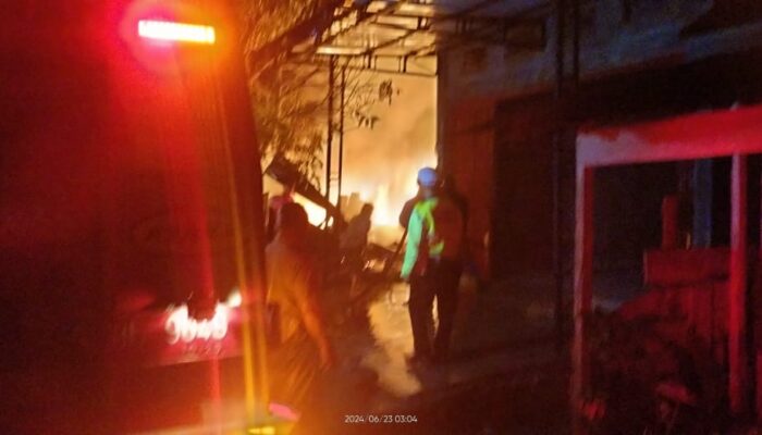 Panglong Kayu Dan 3 Rumah Warga Bener Mulie Terbakar