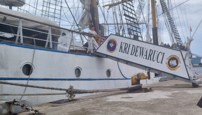 KRI Dewa Ruci Disambut Hangat Di Sabang