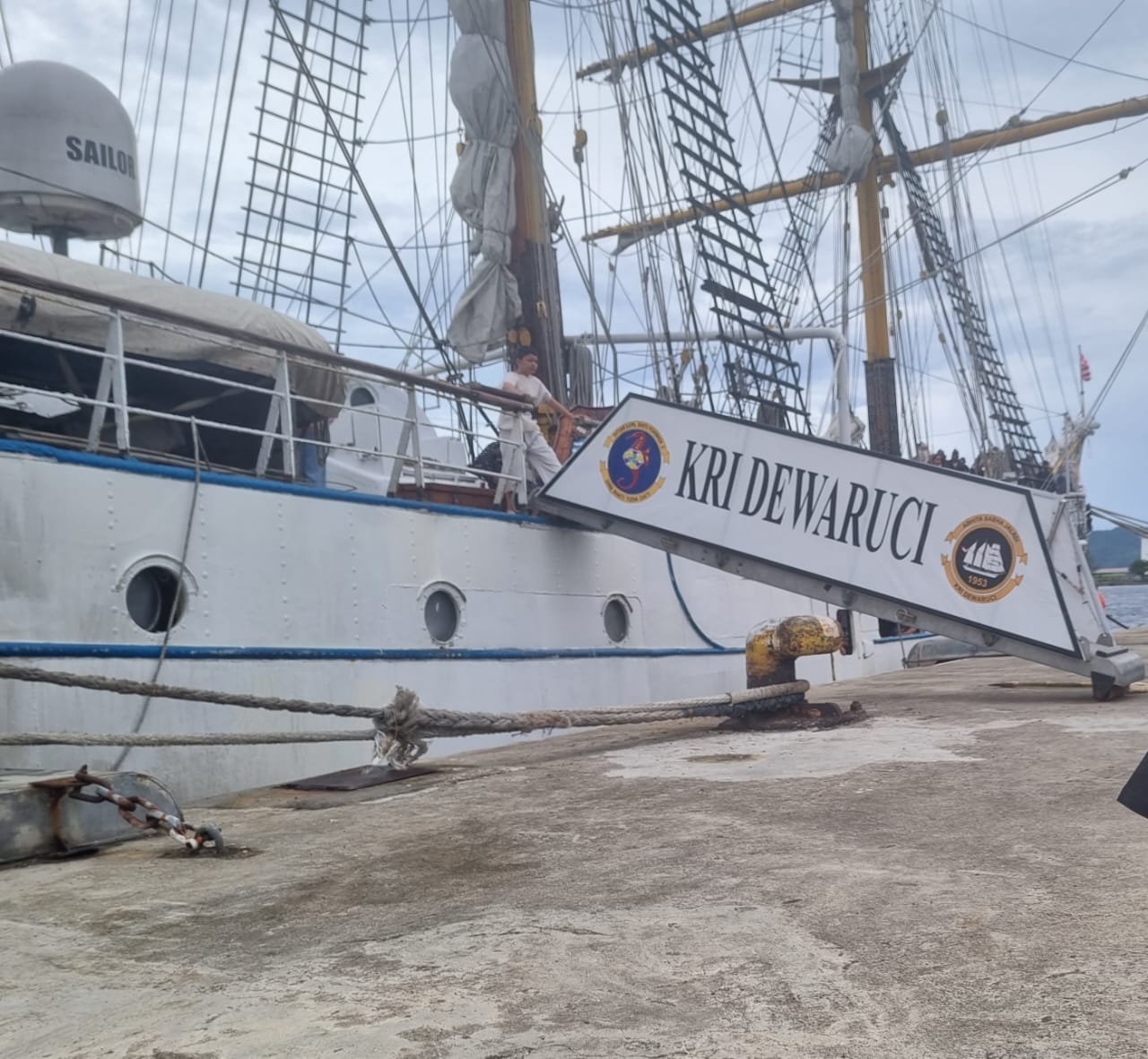 KRI Dewa Ruci Disambut Hangat Di Sabang