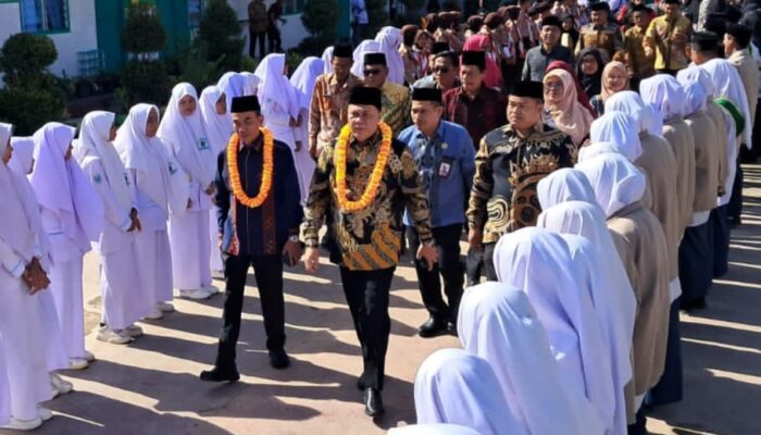 Kakanwil Kemenagsu Di MTsN 1 Padangsidimpuan, Bekerja Satu Komando