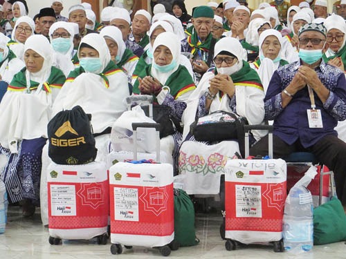 Foto Jamaah Haji Kloter 1 Asahan Tiba Di Asrama Haji Medan Foto Jamaah Haji Kloter 1 Asahan Tiba Di Asrama Haji Medan