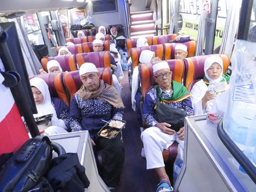 Foto Jamaah Haji Kloter 1 Asahan Tiba Di Asrama Haji Medan Foto Jamaah Haji Kloter 1 Asahan Tiba Di Asrama Haji Medan