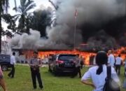 Kantor KPU Labura Ludes Terbakar