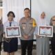 Dua Pelajar Terima Beasiswa Dari Polresta DS