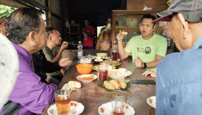 Inilah Warung Sederhana Dikunjungi Wabup Adlin Tambunan