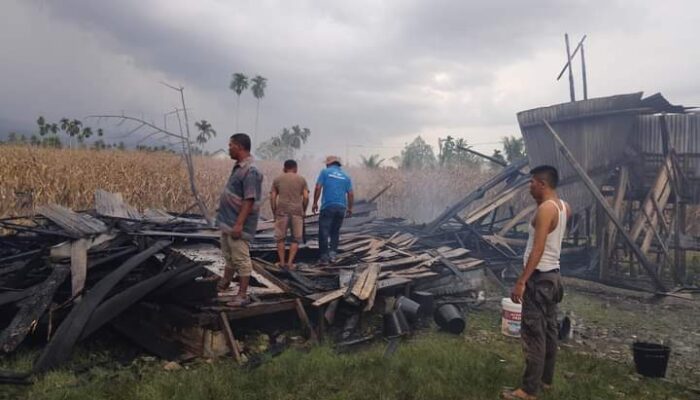 Bangunan 2 Lantai Yayasan Ponpes Darussalam Agara Hangus Terbakar
