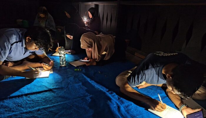 Lampu Padam, Peserta CO Tetap Belajar