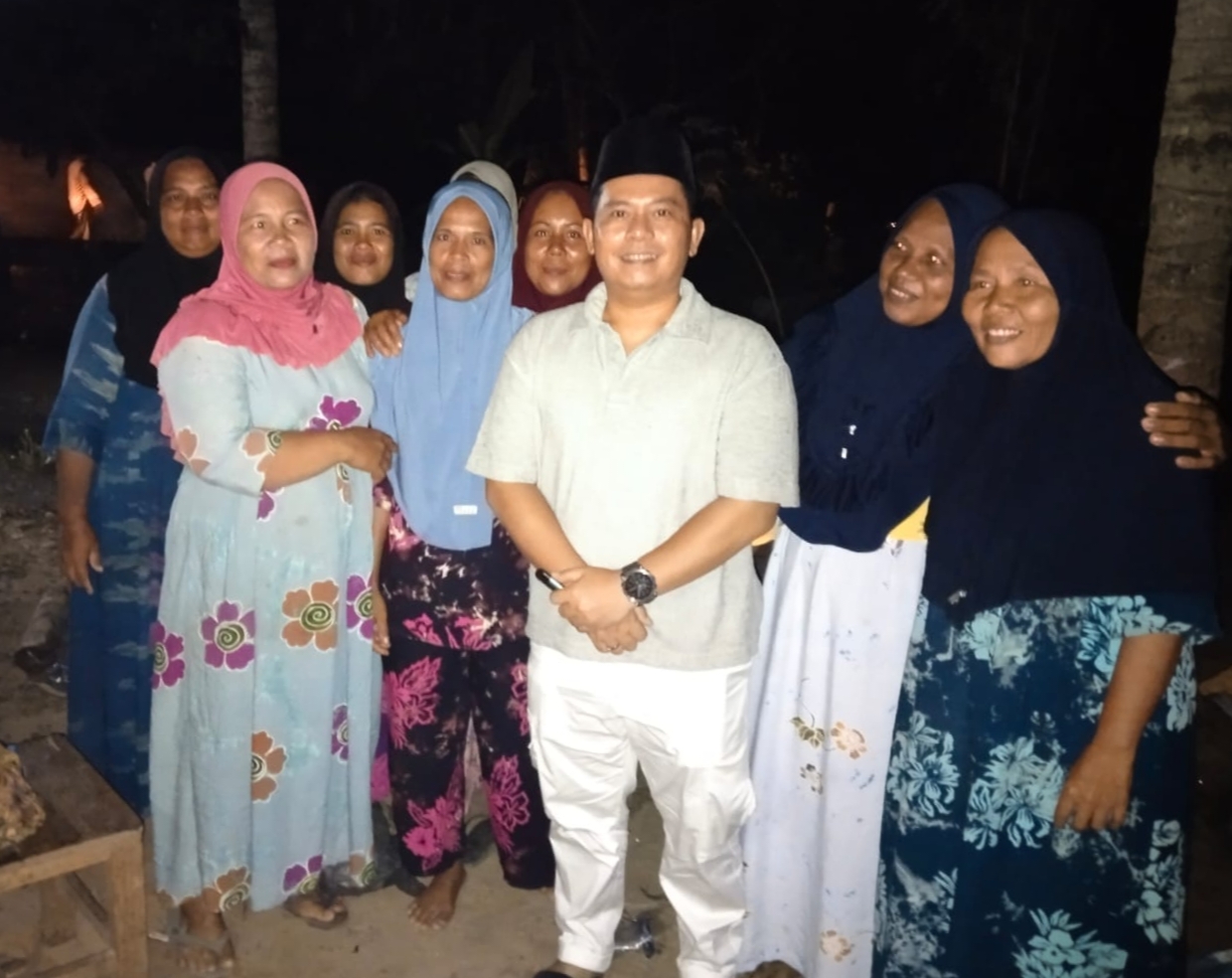 Putra Mahkota, Pengusaha Yang Mudah Akrab Dengan Siapa Saja, Termasuk Ibu-ibu
