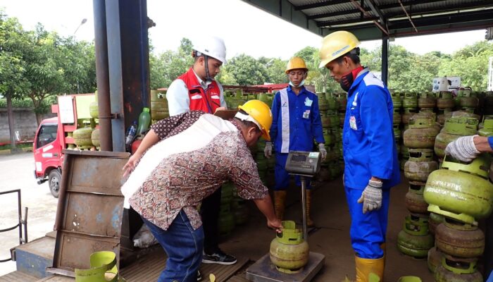 Pastikan Isi LPG 3 Kg Sesuai, Pertamina Patra Niaga Cek Berkala SPBE di Sumut