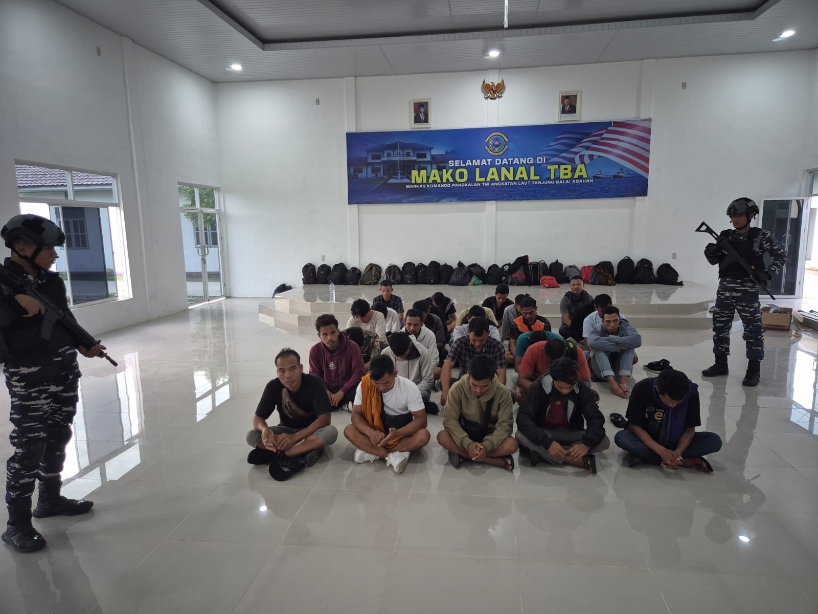 Taktik 'Kepung Laut' Jitu Amankan 39 TKI Ilegal Taktik 'Kepung Laut' Jitu Amankan 39 TKI Ilegal