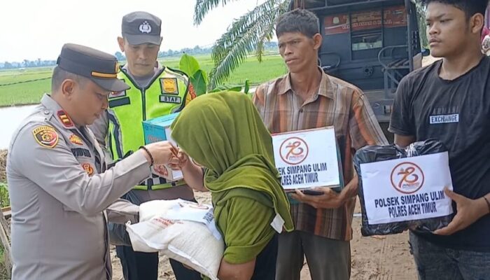 Polisi Salurkan Bantuan Ke Korban Angin Puting Beliung
