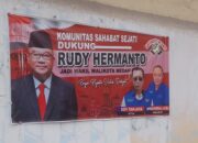 Warga Buat Spanduk Dengan Swadaya Sendiri Dukung Rudy Hermanto Bakal Calon Wakil Walikota