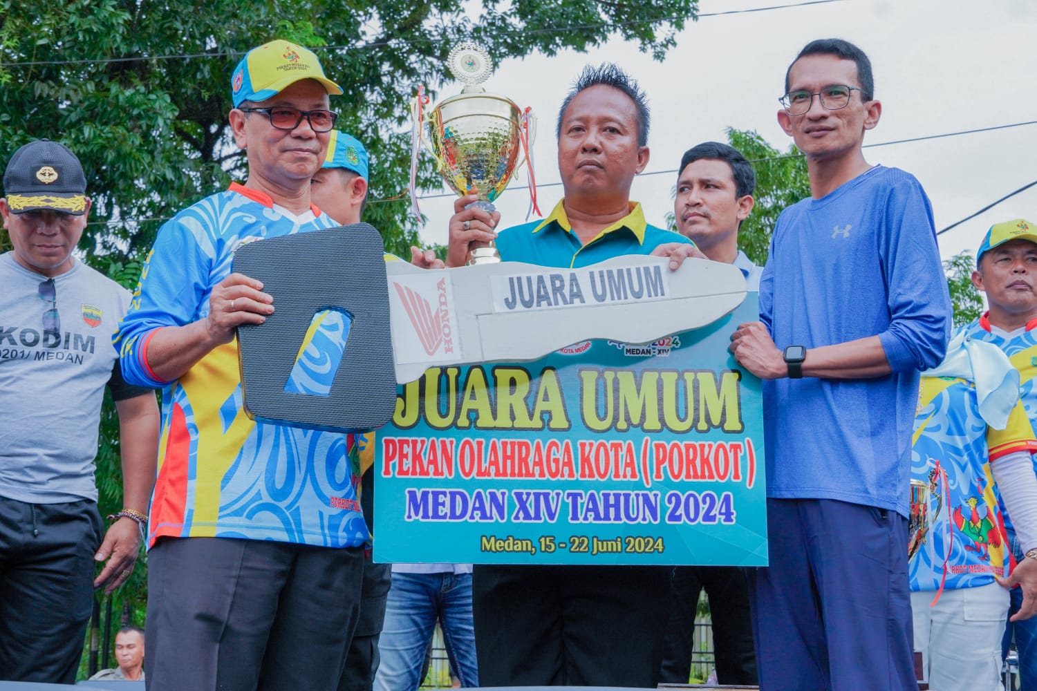 KECAMATAN Medan Deli berhasil keluar sebagai juara umum setelah meraih 26 medali emas, 23 perak dan 19 perunggu. Waspada/Ist