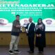 TENGKU Rinel, SEVP Business Support bertukar cenderamata dengan Universitas Dharmawangsa yang diwakili Direktur Pascasarjana Undhar Profesor Dr Kusbianto SH M.Hum. Waspada/Ist