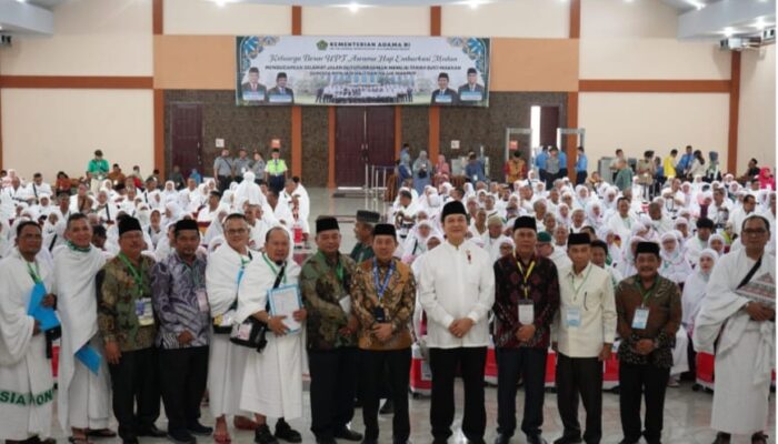 Plh Kankemenag Medan Ikut Melepas Calhaj Kloter 19