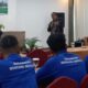 PEMATERI HAFIZ FADILLAH: Praktisi pupuk organik, Hafiz Fadillah sedang memberikan materi dalam kegiatan Pembekalan Masyarakat Dalam Meningkatkan Ketahanan Pangan Desa Tahun 2024 di Ballroom Pancur Gading Hotel & Resort, Pancurbatu, Kamis (6/6). Waspada/Ist