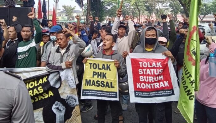 Demo Tuntut Hak Pekerja Di DPRD Sumut