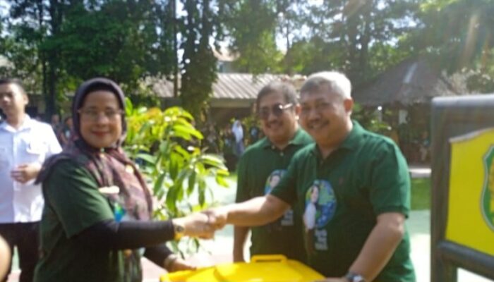 Angkat Tema Kurangi Penggunaan Plastik SMAN 13 Gelar Hari Bumi