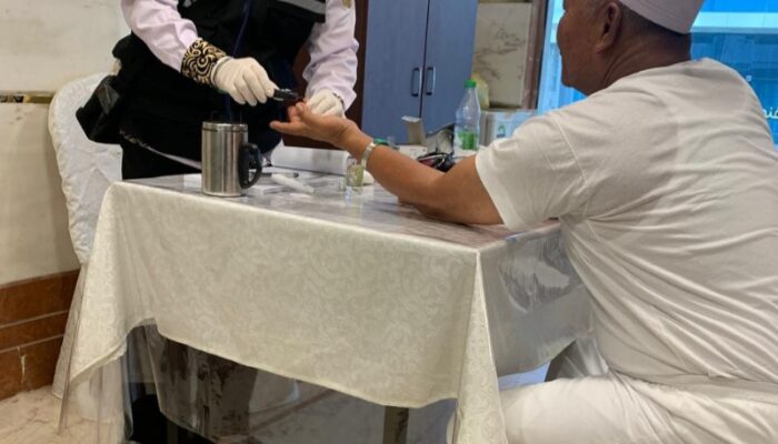 Elman Bantu Jamaah Mengeluh Capek Dan Sakit Di Makkah