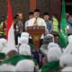 KETUA Panitia Penyelenggara Ibadah Haji (PPIH) Debarkasi Medan H. Ahmad Qosbi, S.Ag, MM saat menyambut jamaah haji di Aula 1 Madinatul Hujjaj. Waspada/Anum Saskia