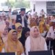 GUBSU periode 2018 - 2023 Edy Rahmayadi, di tengah-tengah relawan Ready G-25 dan Zatira Shalihah, pada acara deklarasi dukungan untuk Gubsu periode 2025 - 2030. Waspada/zul harahap