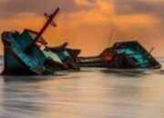 Kapal Wisata Tenggelam Di Pantai Bosur, 3 Meninggal, 43 Selamat