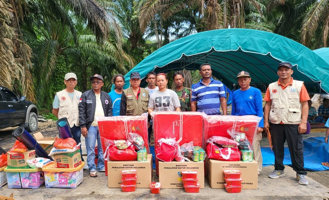 Dinsos Agara Serahkan Bantuan Masa Panik Korban Kebakaran Dinsos Agara Serahkan Bantuan Masa Panik Korban Kebakaran