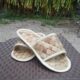 Sandal berbahan baku eceng gondok hasil kerajinan tangan UMKM Eceng Gondok Samosir. Waspada/Ist