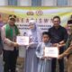 Kapolres memberi Bansos kepada masyarakat dan dan santri serta penyalaan listrik gratis di Desa Ie Beudeh, Kecamatan Seunagan Timur, Kabupaten Nagan Raya, Rabu (26/6).(Waspada/Muji Burtahman)