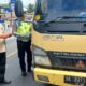 Kepala UPT Samsat Panyabungan Salamat Nasution, S.Sos bersama tim gabungan saat menggelar razia. Waspada/Ali Anhar Harahap.