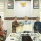 Pj. Wali Kota Sabang, Reza Fahlevi foto bersama dengan Plh. Bupati Pidie, Samsul Azhar usai penandatanganan MoU. (Waspada/ist)