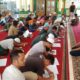 Warga binaan saat mengikuti kegiatan pembinaan Seni Kaligrafi Islam di Masjid At-Taubah Lapas Kelas IIA Pematangsiantar, Rabu (5/6).(Waspada/ist)