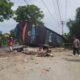 BUS penumpang nopol B 7454 KGA terbalik di Jalinsum Alur Dua, Kec. Sei. Lepan. Waspada/Ist