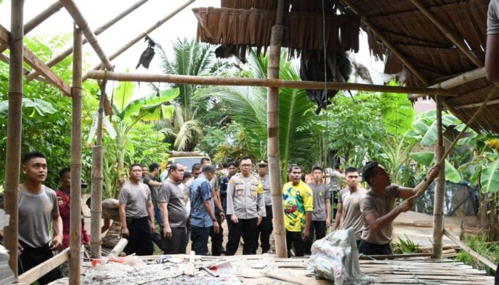 Dinilai Tak Layak Huni, Polres Aceh Timur Bedah Rumah Lansia