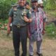 Danrem 011/Lilawangsa Kolonel Inf Ali Imran bersama warga Samudera, HM Yusuf Hasan. Komitmen Danrem memberantas peredaran Narkoba, mendapat dukungan warga. Waspada/ist