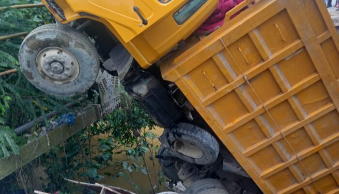 Jembatan Titi Besi Ambruk, Pengguna Jalan Diarahkan Ke Jembatan Darurat
