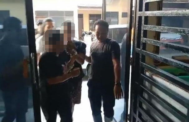 Tersangka Curanmor J saat digiring ke rumah tahanan Polres Asahan. Waspada/Sapriadi