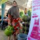 Pertamina Patra Niaga ramaikan Pasar Tani di Desa Mon Geudong Kec. Banda Sakti Kota Lhokseumawe dengan menyediakan tabung gas bersubsidi dengan harga perdana paling murah, Rabu (12/6). Waspada / Zainuddin. Abdullah