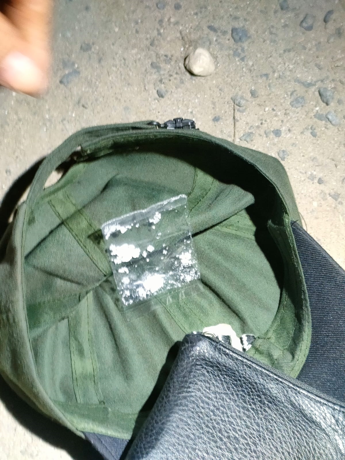 Kisah Di Balik Topi Dan Ketegasan Aparat