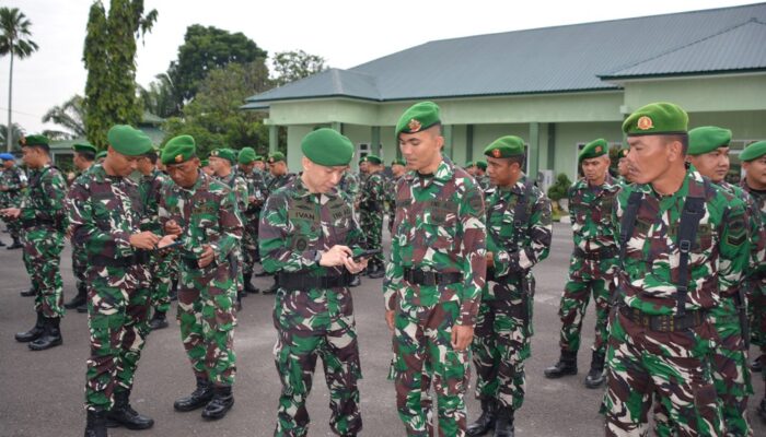 Cegah Judi Online, Korem 022/PT Periksa Mendadak Handphone Prajurit