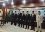 Pj Wali Kota Langsa, Syaridin saat melantik delapan Pejabat eselon II dalam lingkungan Pemko Langsa, di Aula Sekdakot Langsa, Jumat (14/6). Waspada/Rapian