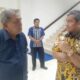 Pj Bupati Deliserdang Wiriya Alrahman saat diwawancarai Kepala Biro Waspada Deliserdang-Sergai HM Husni Siregar. (Waspada/Edward Limbong).