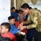 Kegiatan pemberian santunan kepada puluhan anak yatim di Pendopo Walikota Langsa, Jumat (14/6). Waspada/Munawar