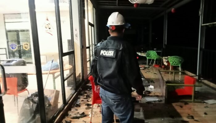 Angin Puting Beliung Rusak Satu Gedung Pelabuhan Simanindo